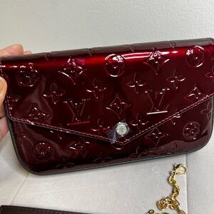 New with tags ✨
Cherry Red 🍒fashion pochette